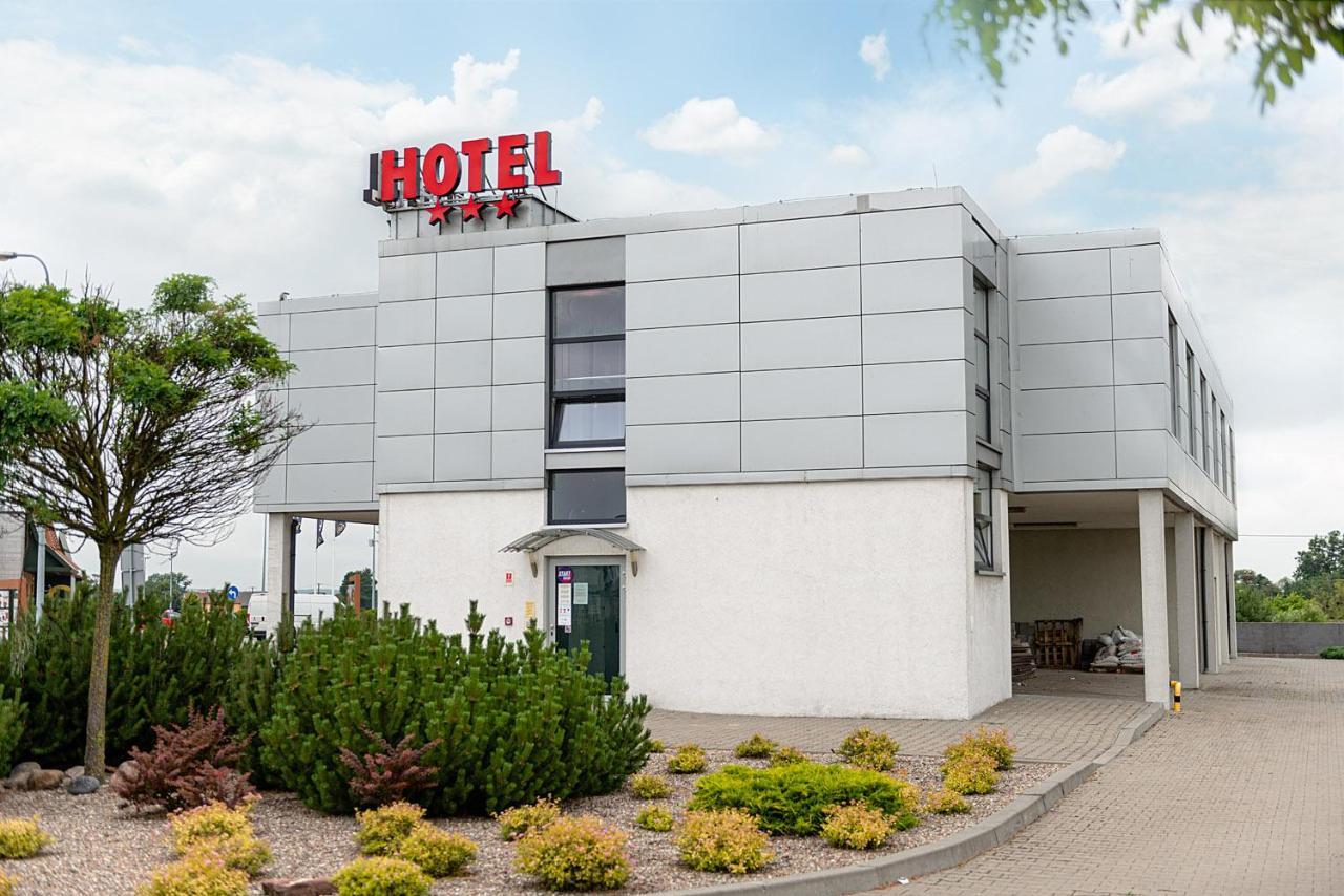 Hotel Police Police Mostowe ภายนอก รูปภาพ