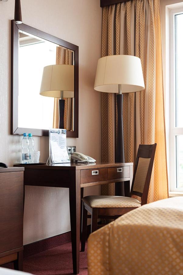 Hotel Police Police Mostowe ภายนอก รูปภาพ