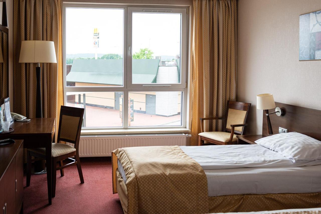 Hotel Police Police Mostowe ภายนอก รูปภาพ